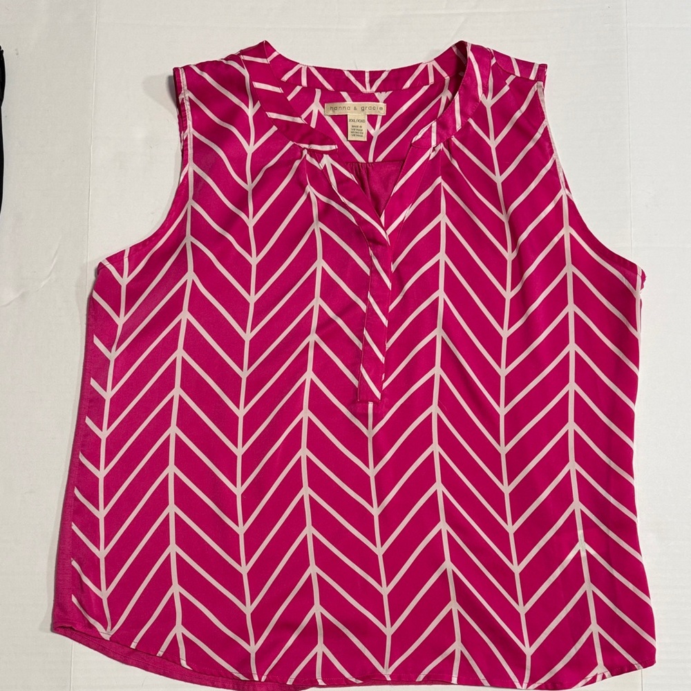 Chevron Pattern Sleeveless Blouse in Pink